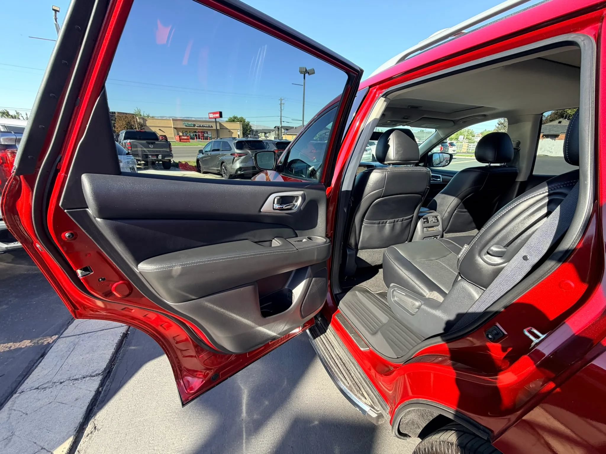 Used 2020 Nissan Pathfinder Platinum w/ Cargo Package AWD/4WD image 19