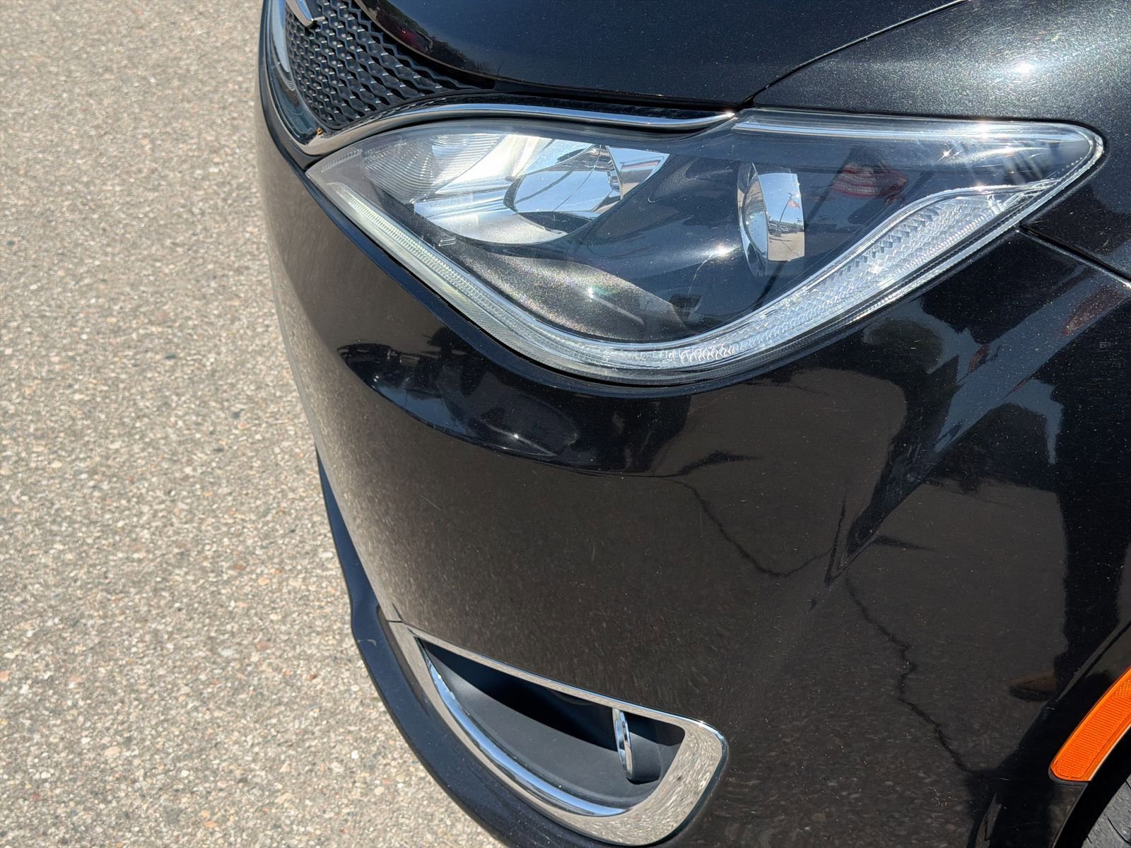 Used 2018 Chrysler Pacifica Limited FWD image 12