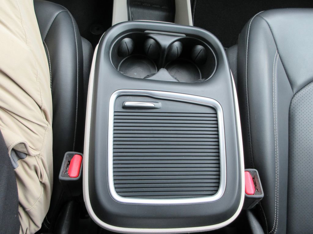 Used 2023 Chrysler Pacifica Touring-L image 26