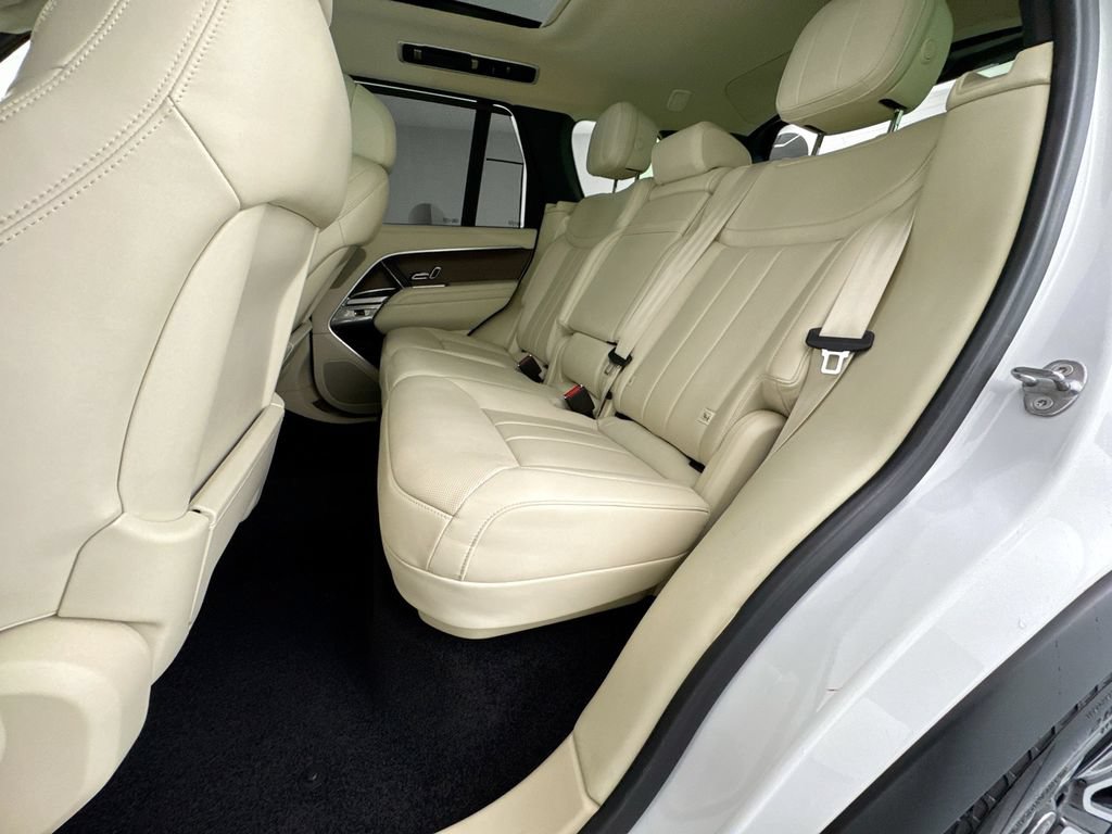 Certified 2023 Land Rover Range Rover SE AWD/4WD image 24