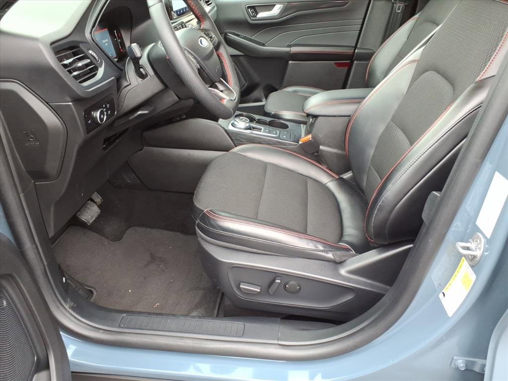 Used 2025 Ford Escape ST-Line Select image 13