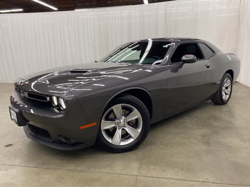 Used 2022 Dodge Challenger SXT RWD image 1