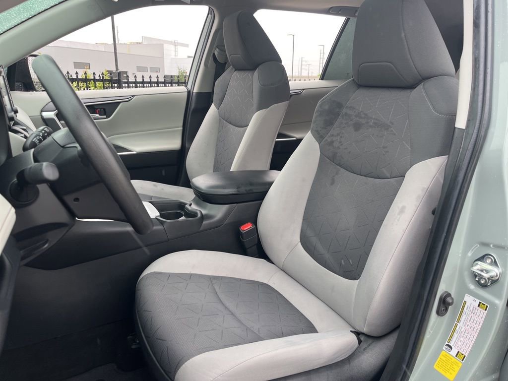 Used 2021 Toyota RAV4 XLE w/ Convenience Package image 25