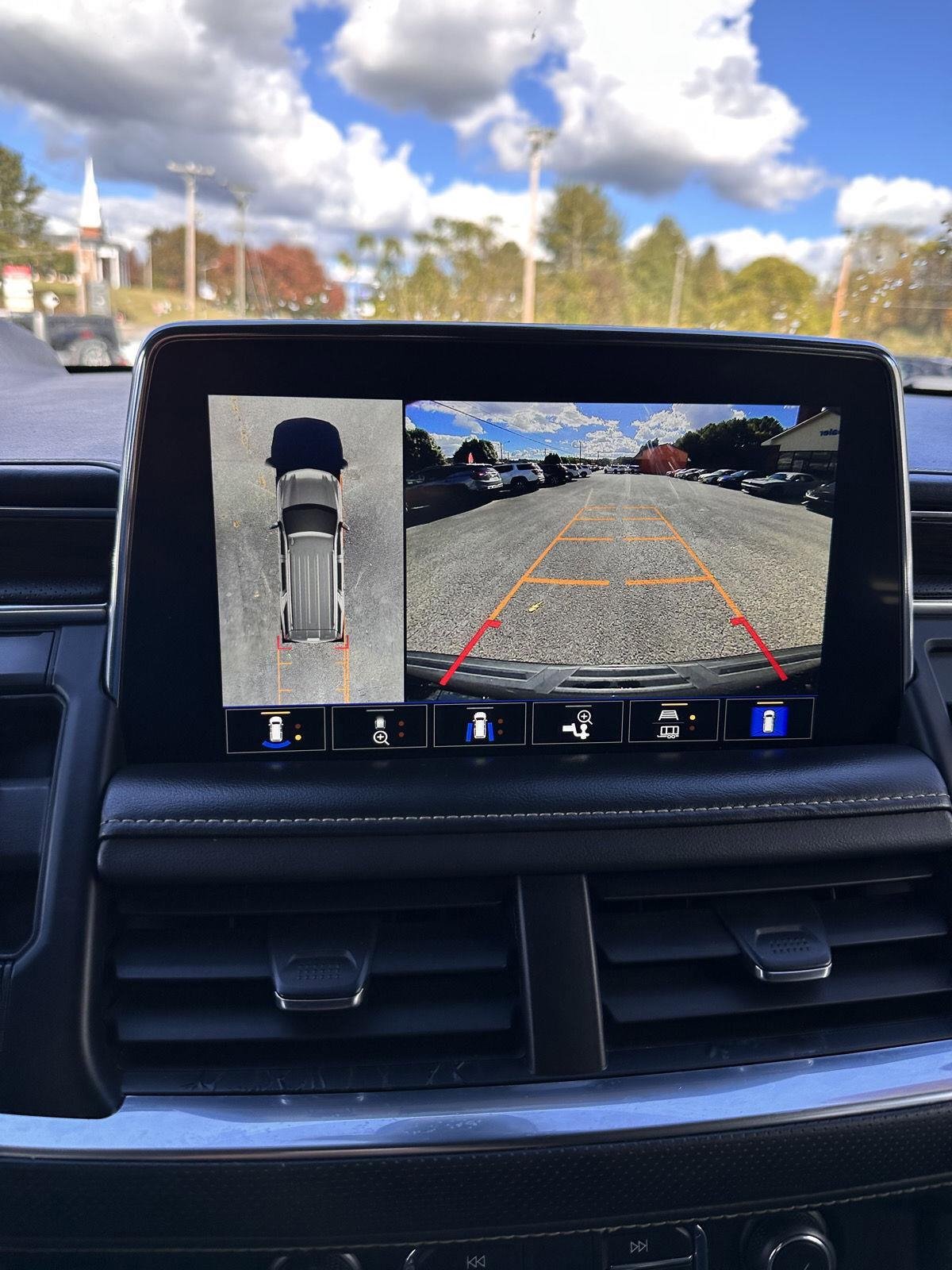 Used 2021 Chevrolet Suburban Premier w/ Premium Package image 41