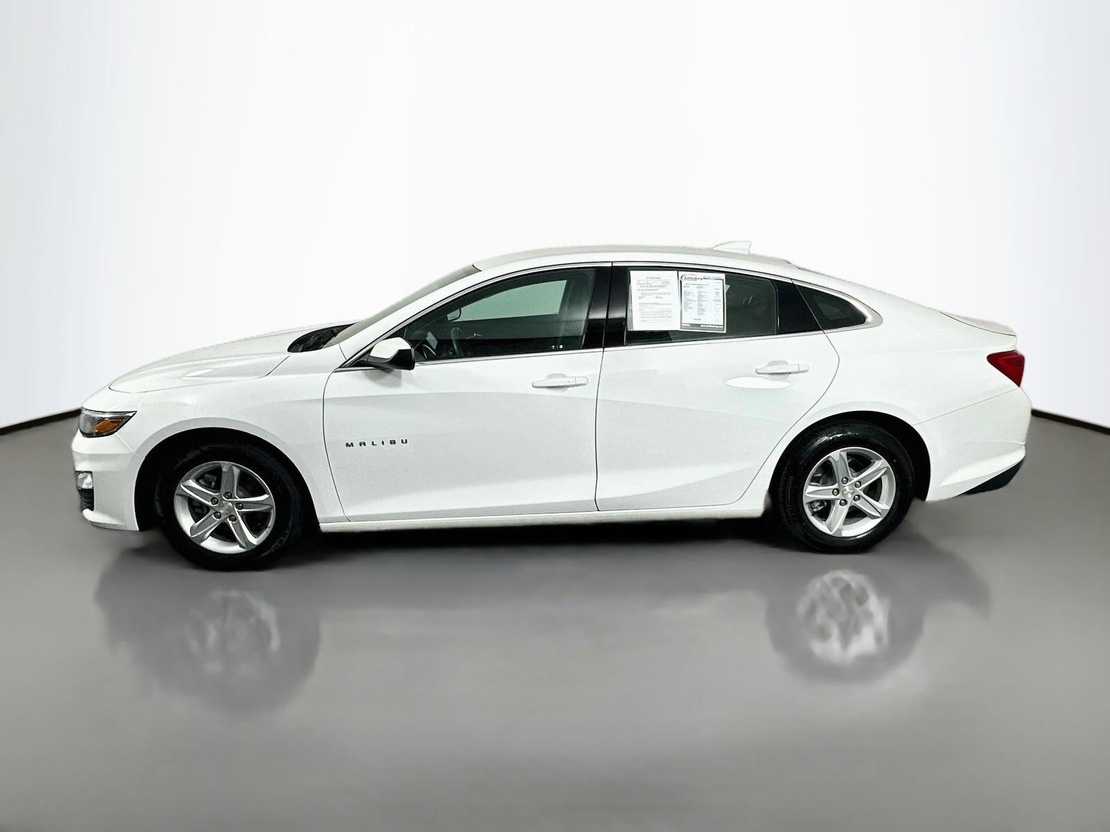 Used 2023 Chevrolet Malibu LT FWD image 4