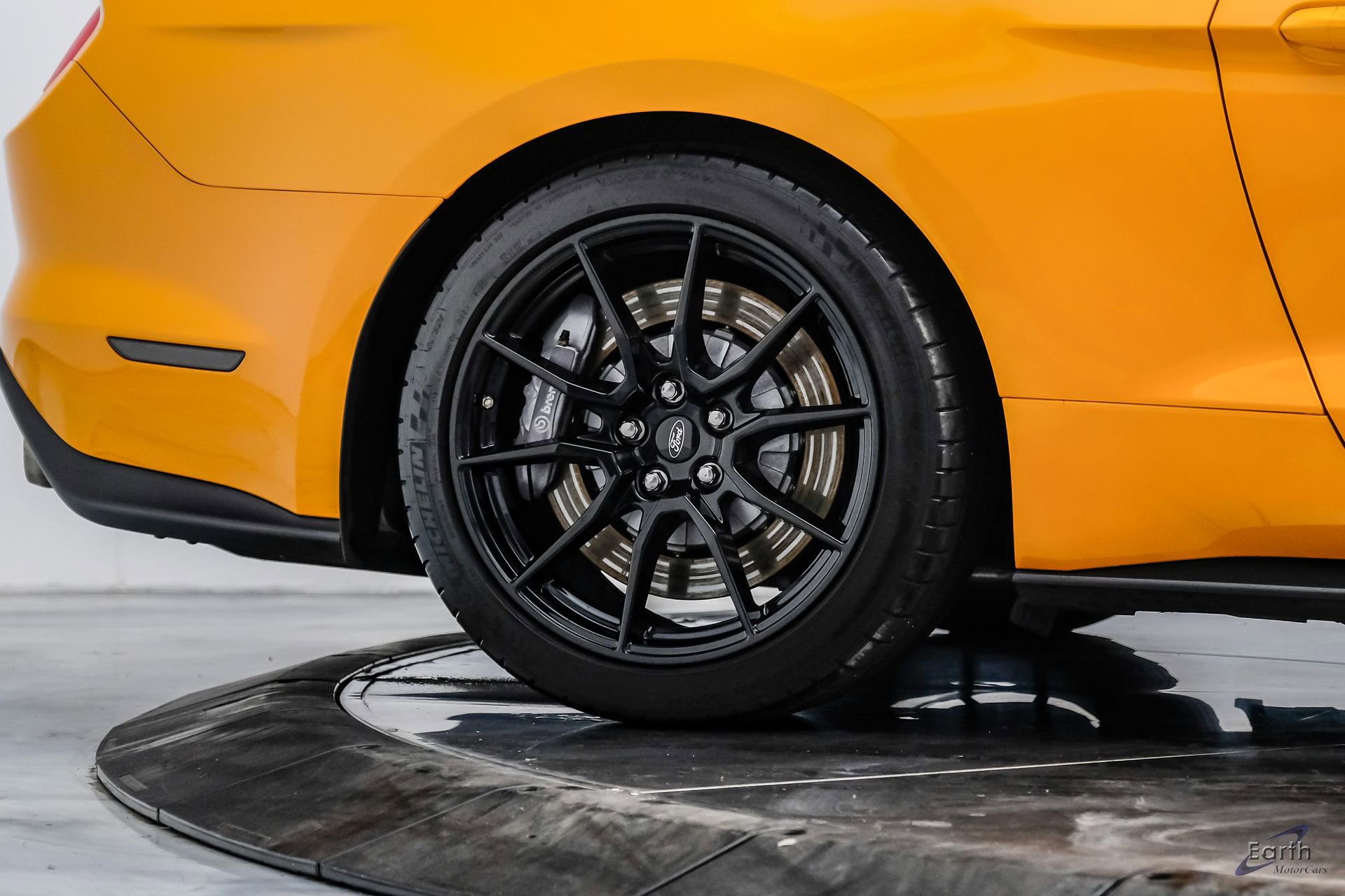 Used 2019 Ford Mustang Shelby GT350 w/ Technology Package RWD image 79