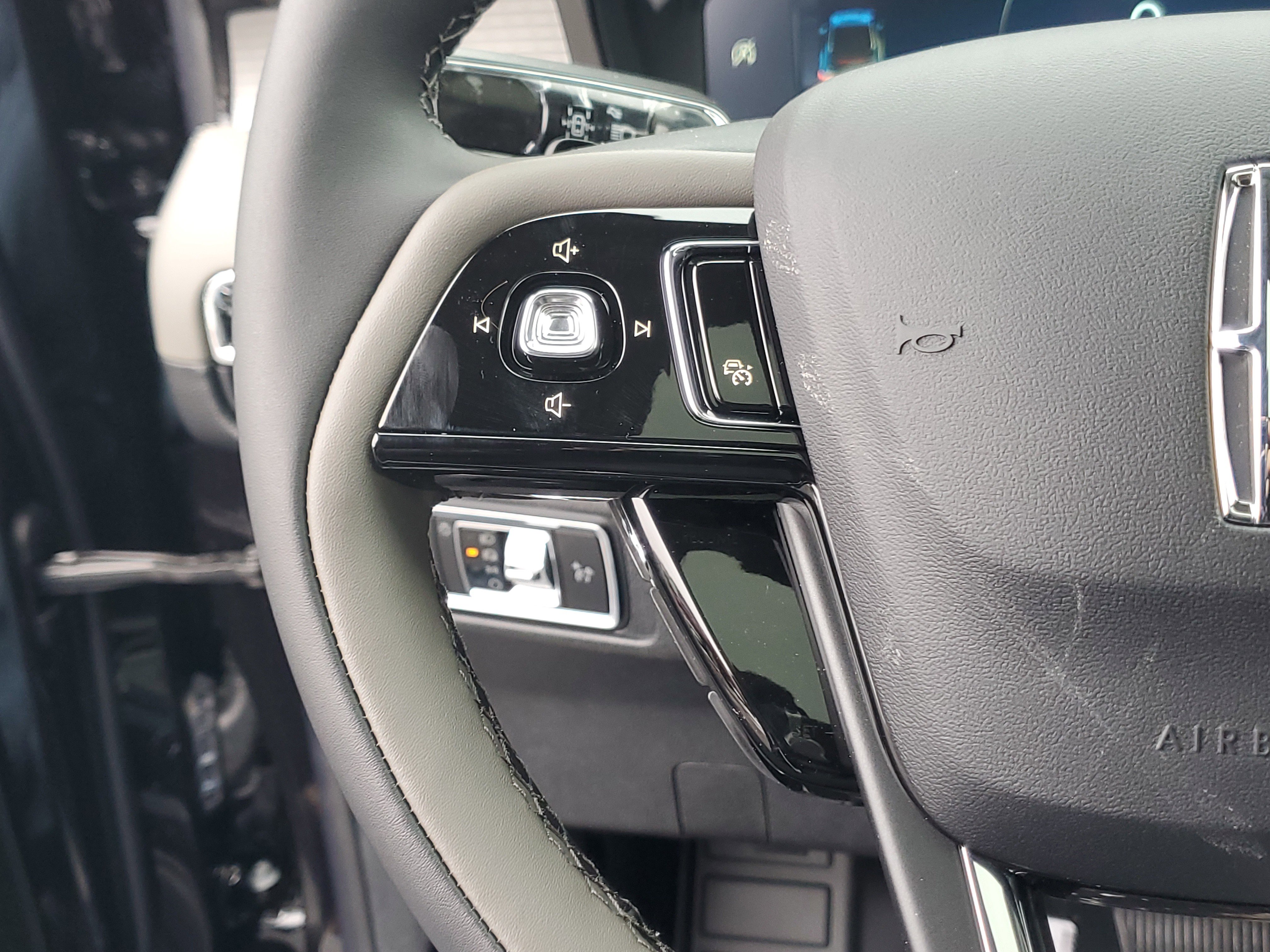 New 2026 Lincoln Corsair Premiere image 17