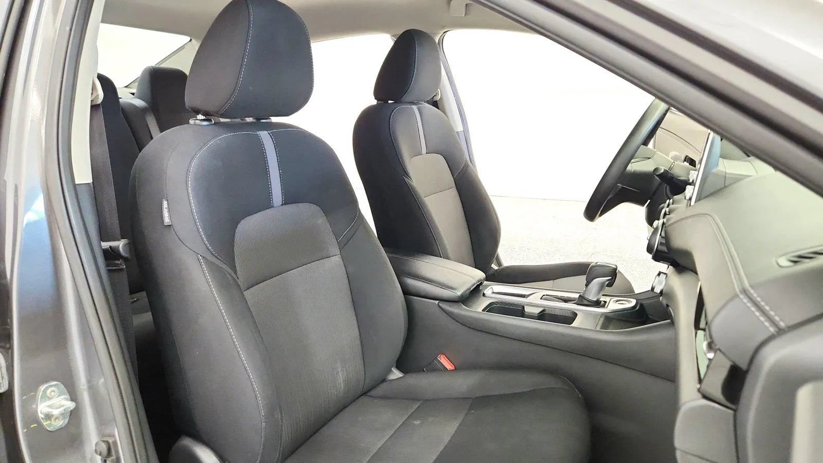 Used 2024 Nissan Sentra SV FWD image 28