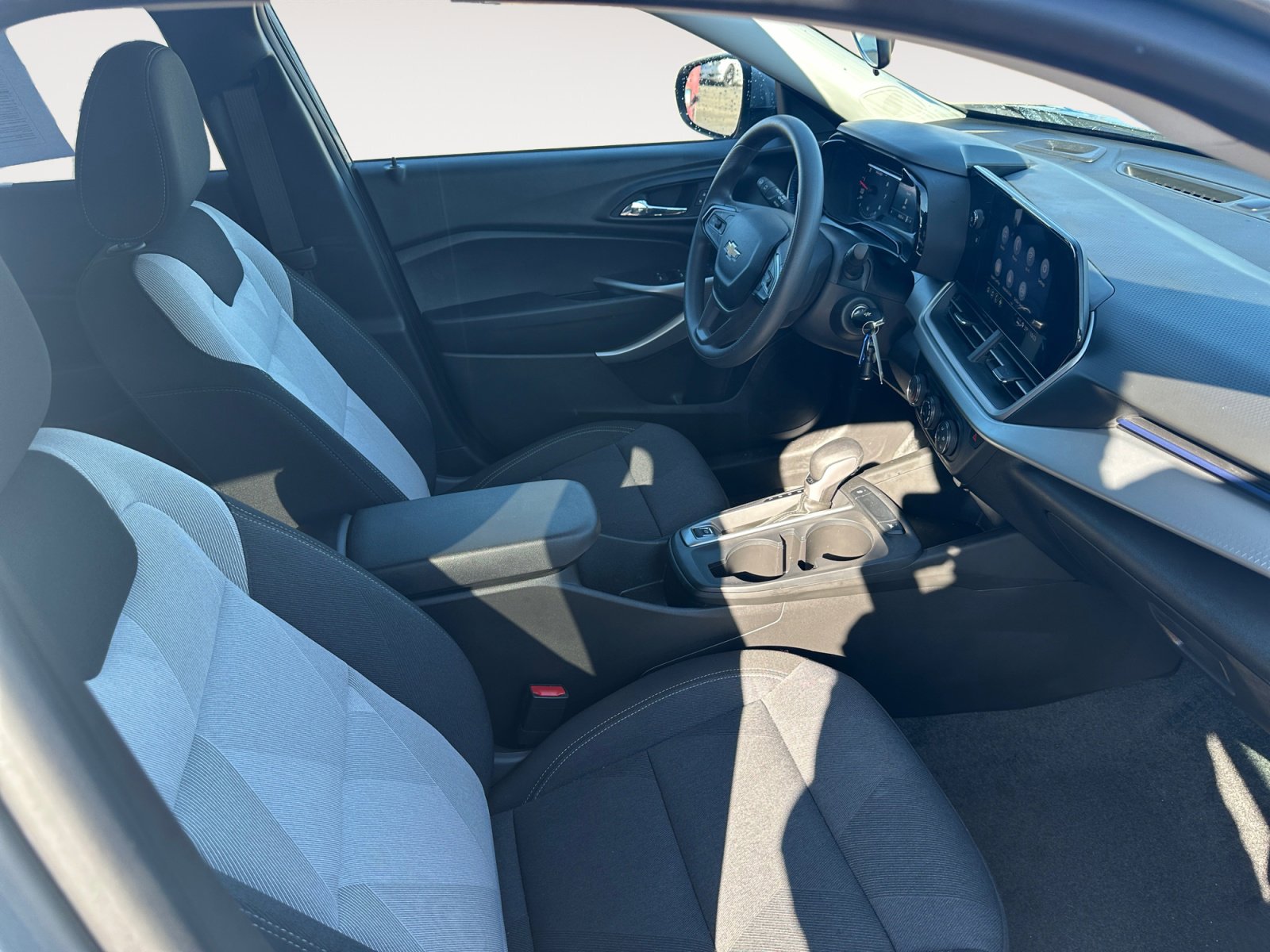 Used 2025 Chevrolet Trax LS w/ LS Convenience Package image 15