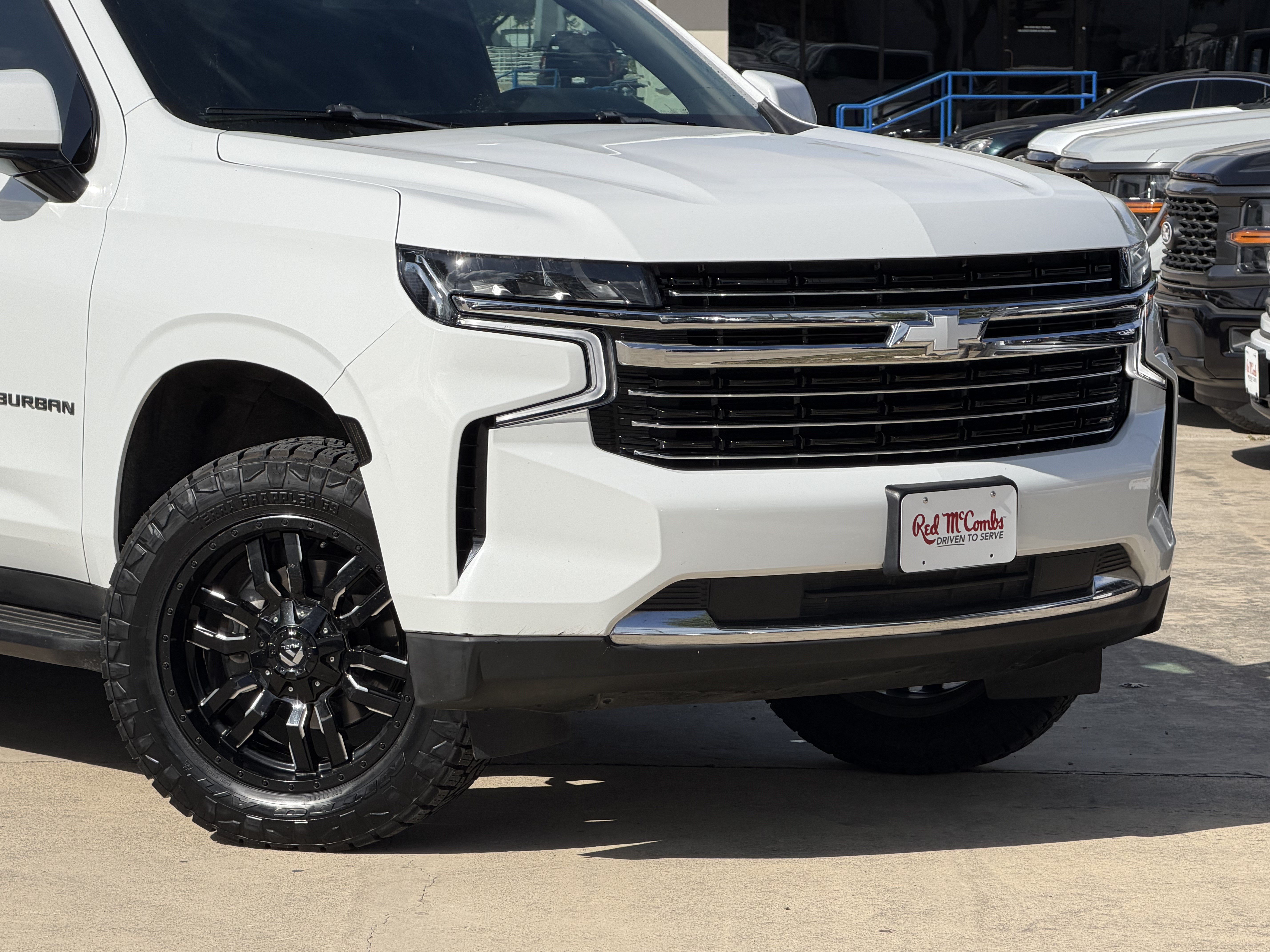 Used 2021 Chevrolet Suburban LT RWD image 2