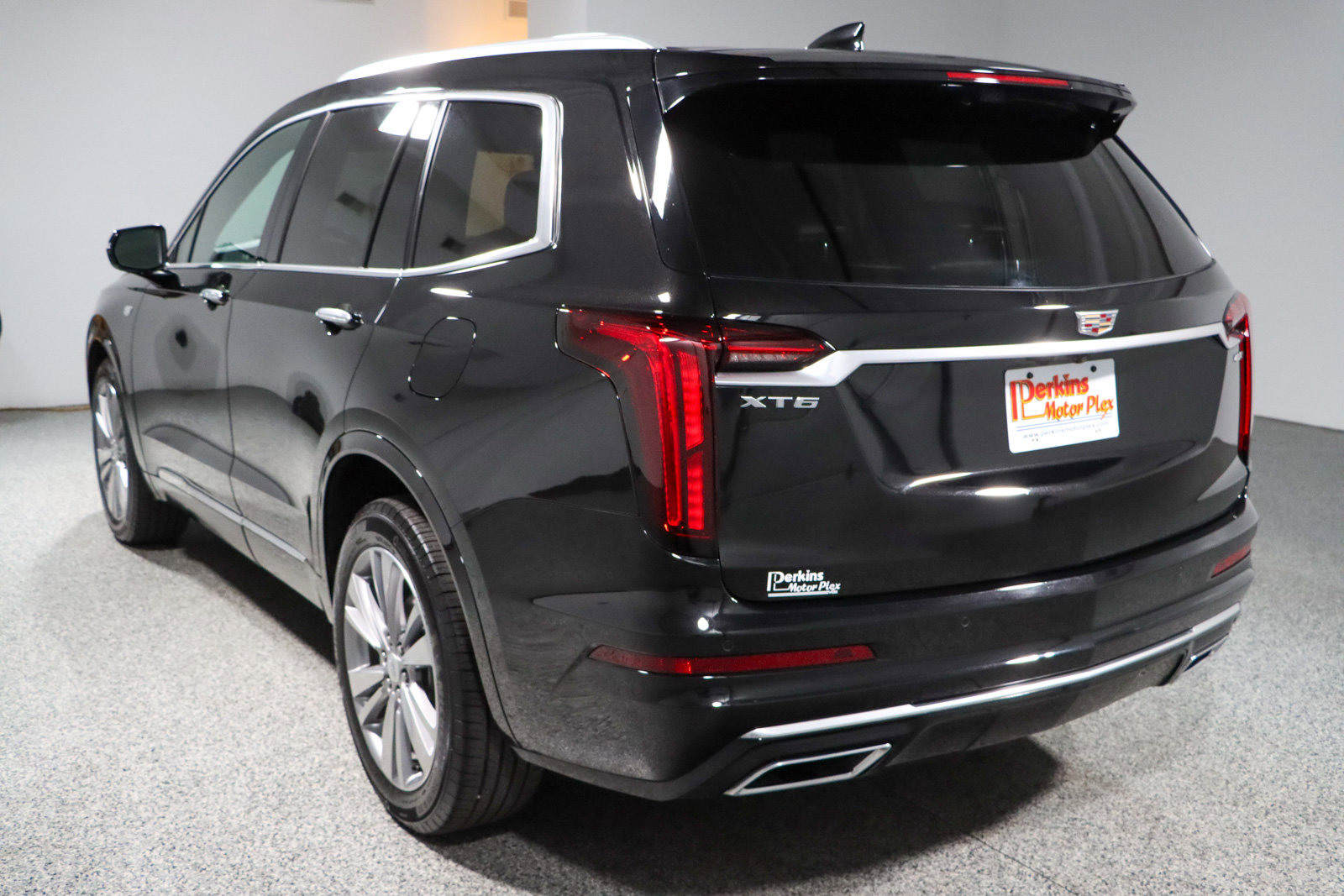 Used 2023 Cadillac XT6 Premium Luxury w/ Technology Package FWD image 9