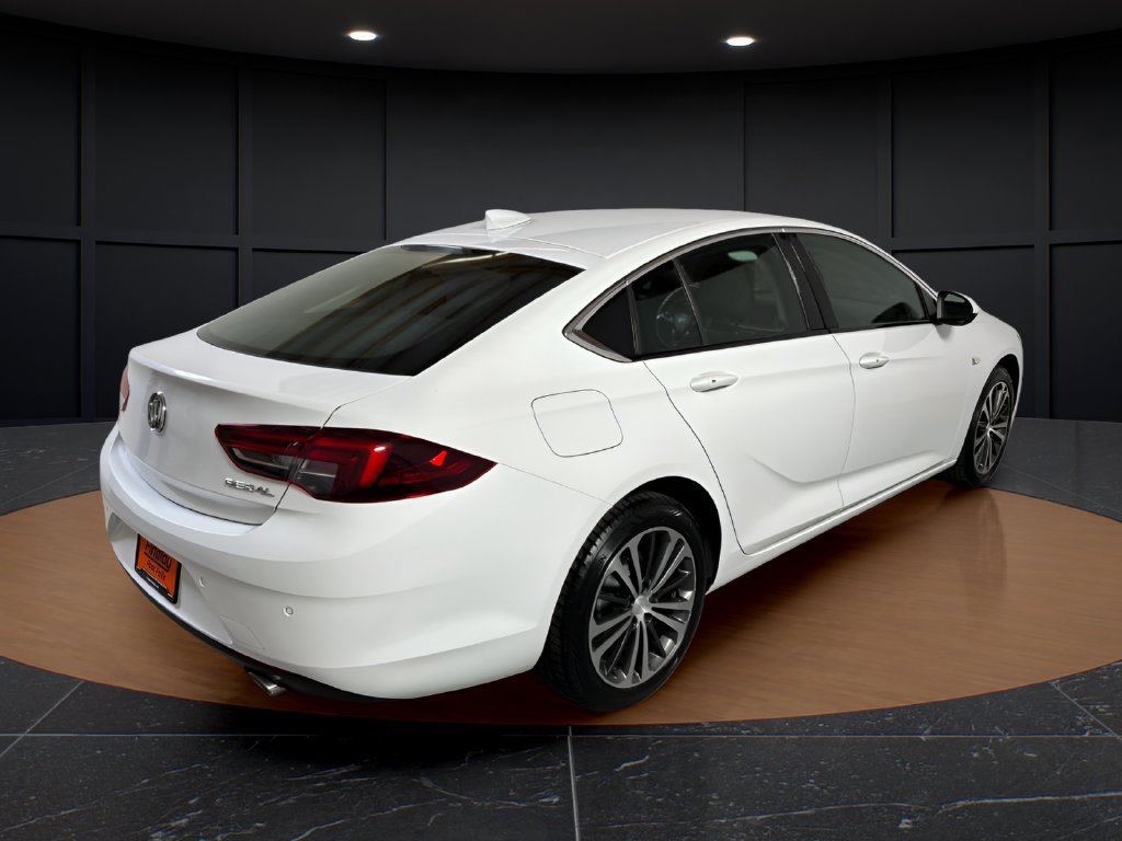 Used 2019 Buick Regal Preferred w/ Driver Confidence Package I FWD image 5