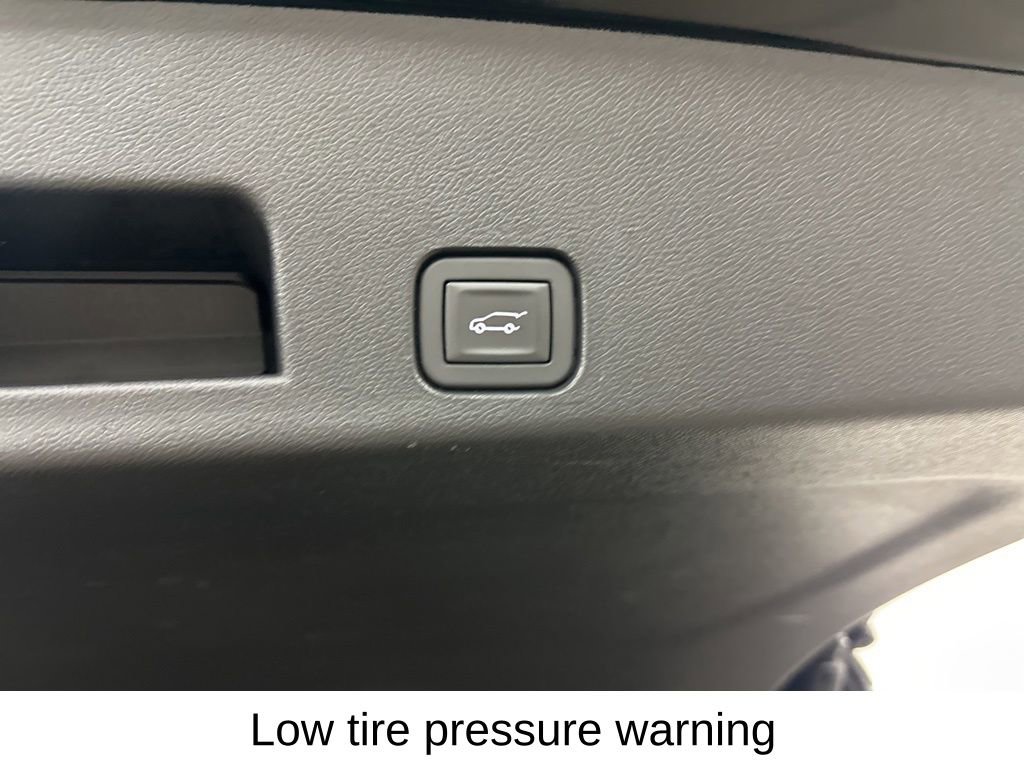 Used 2025 Buick Enclave Preferred image 28