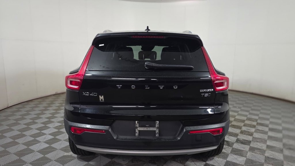 Used 2021 Volvo XC40 T5 Momentum w/ Climate Package image 5
