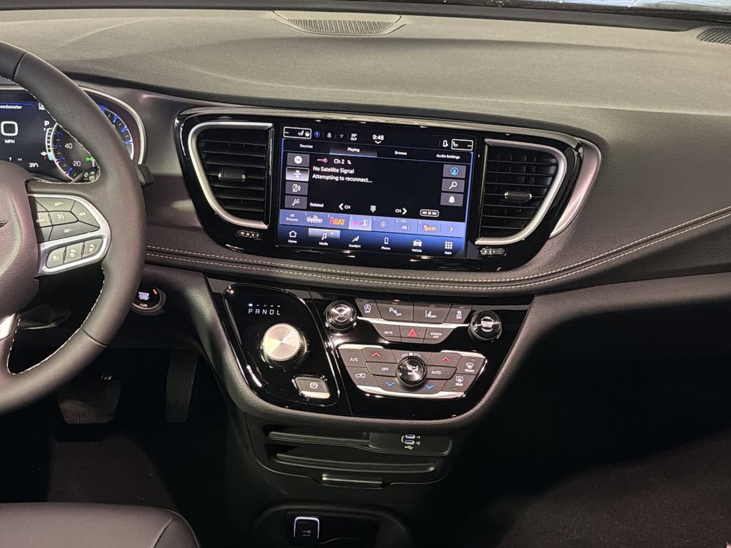 New 2026 Chrysler Pacifica Select FWD image 25