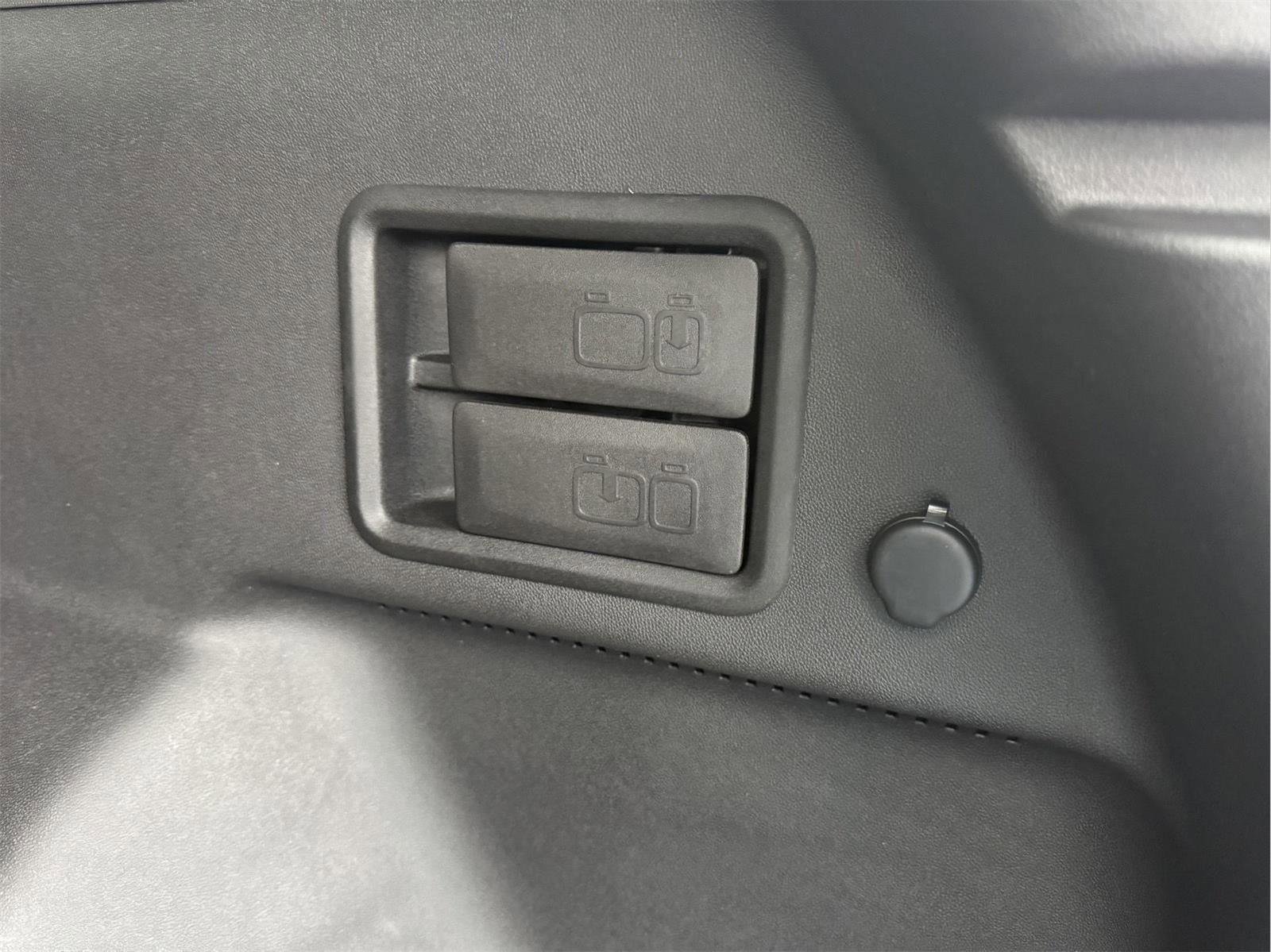 Used 2022 Chevrolet Equinox Premier AWD/4WD image 12