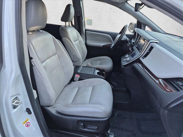 Used 2019 Toyota Sienna Limited Premium FWD image 23