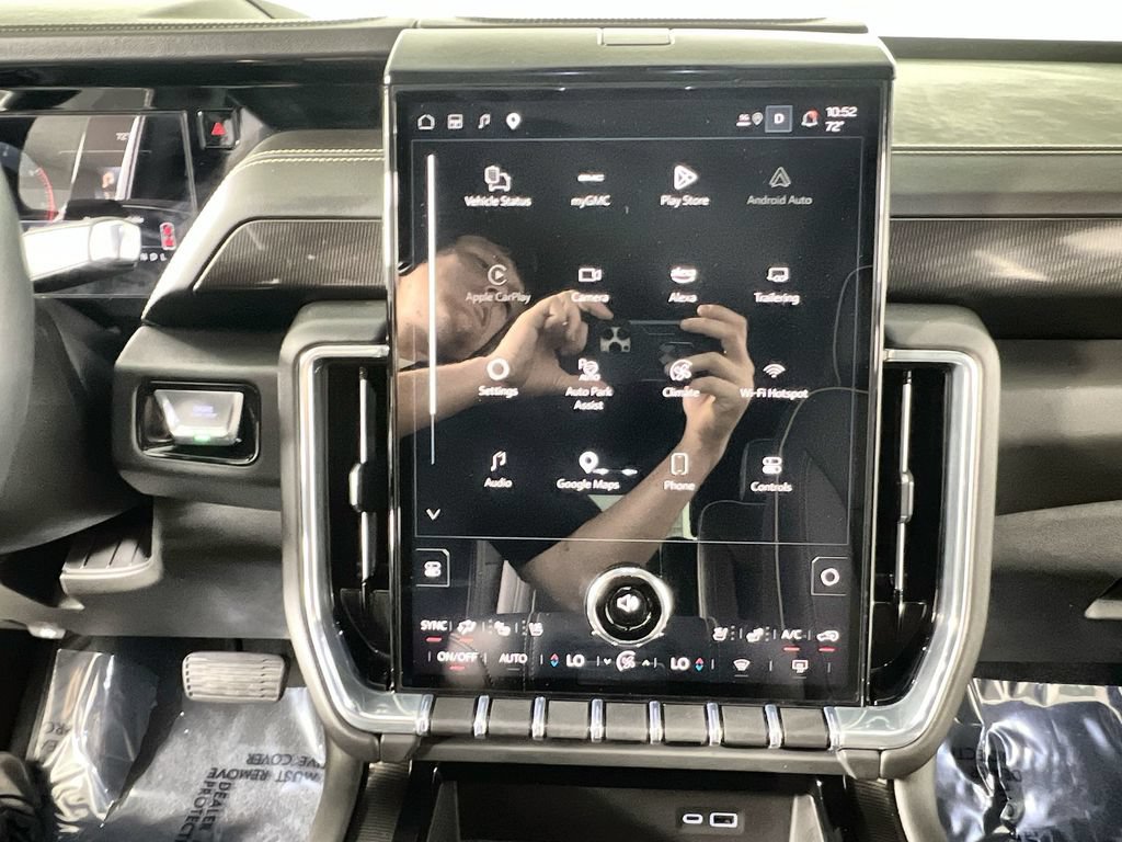 Used 2025 GMC Yukon Elevation w/ Elevation Premium Package AWD/4WD image 12