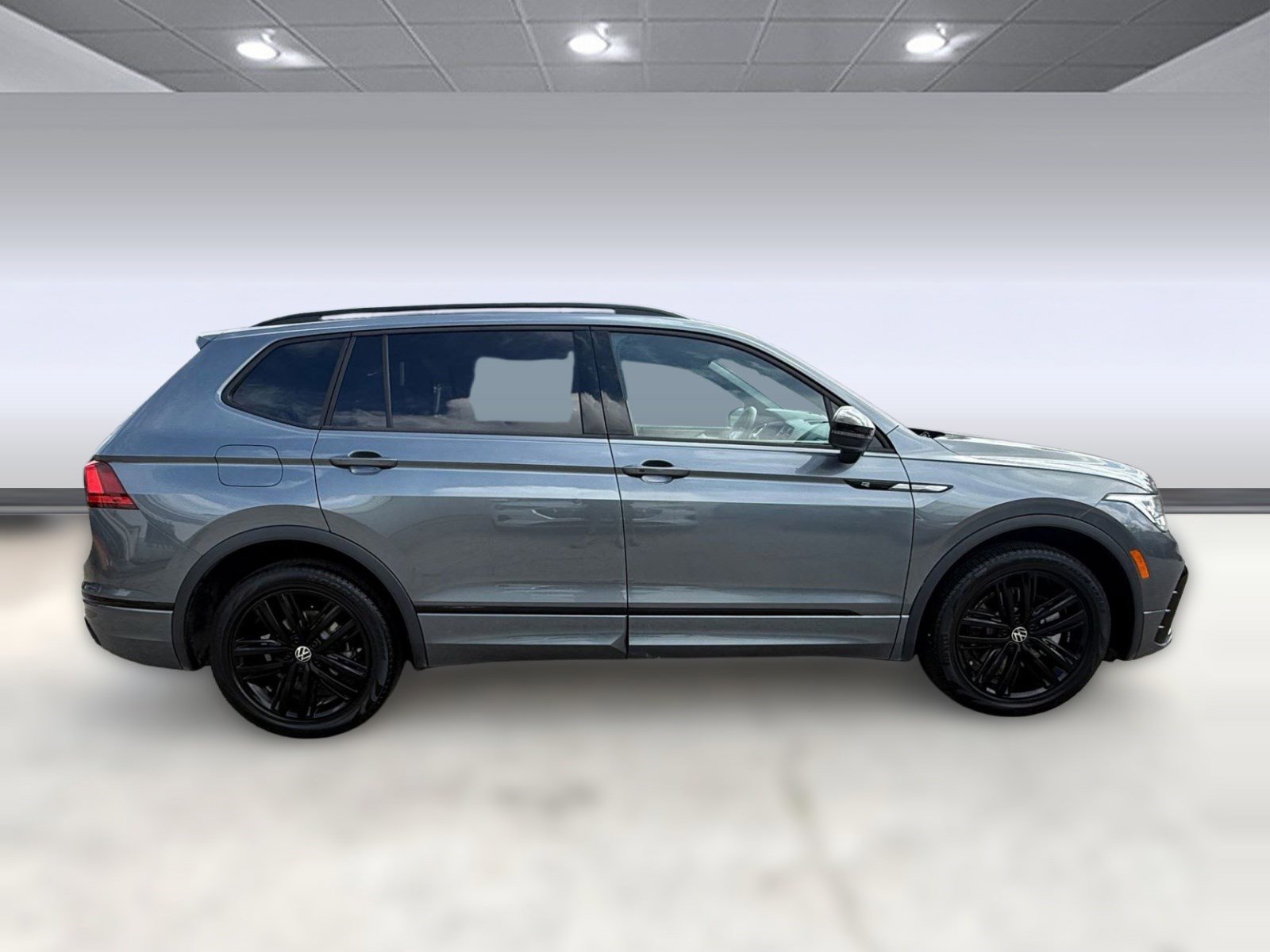 Certified 2022 Volkswagen Tiguan SE R-Line image 7