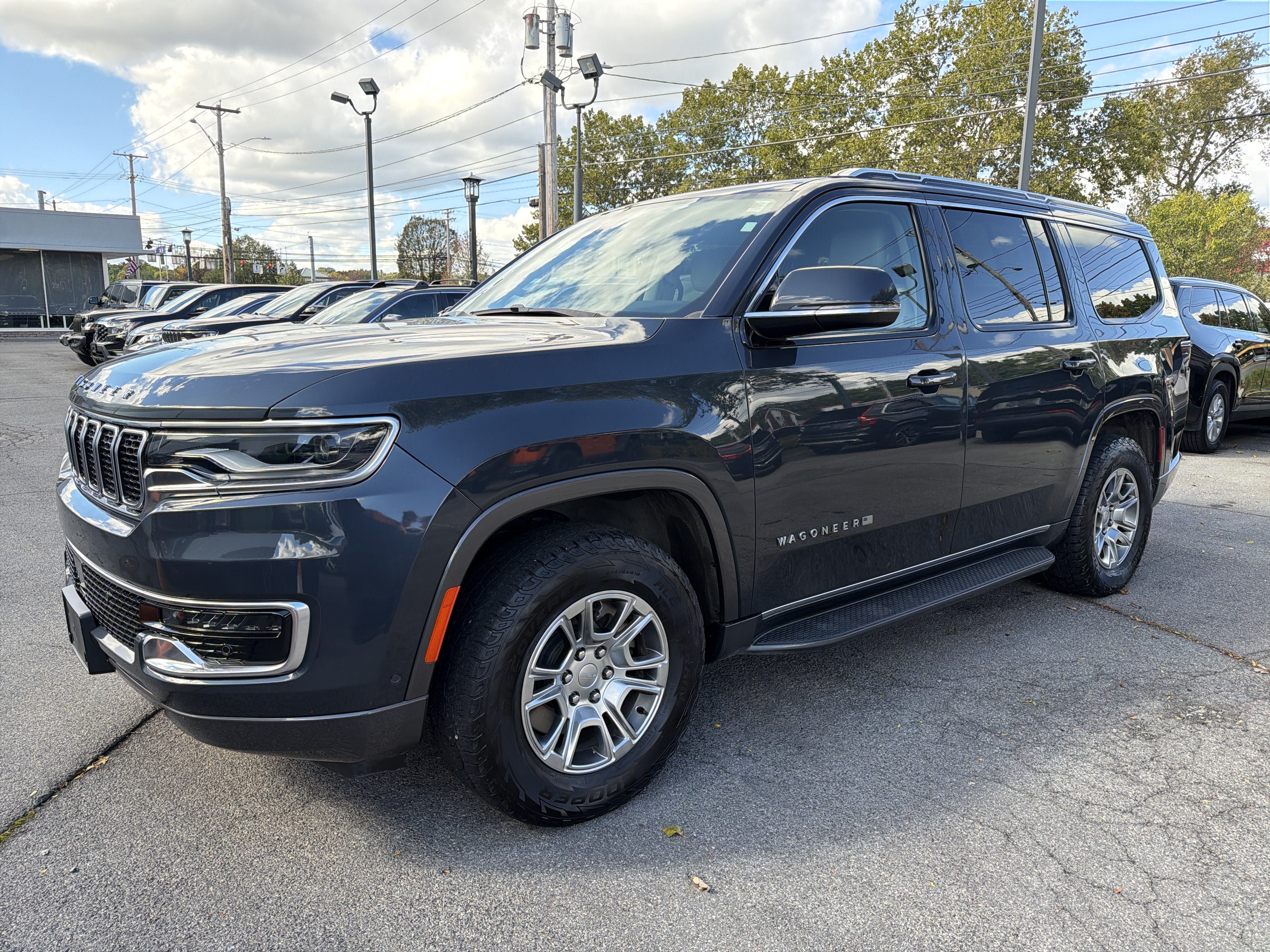 Used 2022 Jeep Wagoneer Series I AWD/4WD image 4