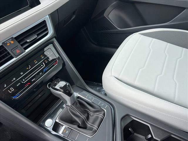 New 2025 Volkswagen Taos SE image 13
