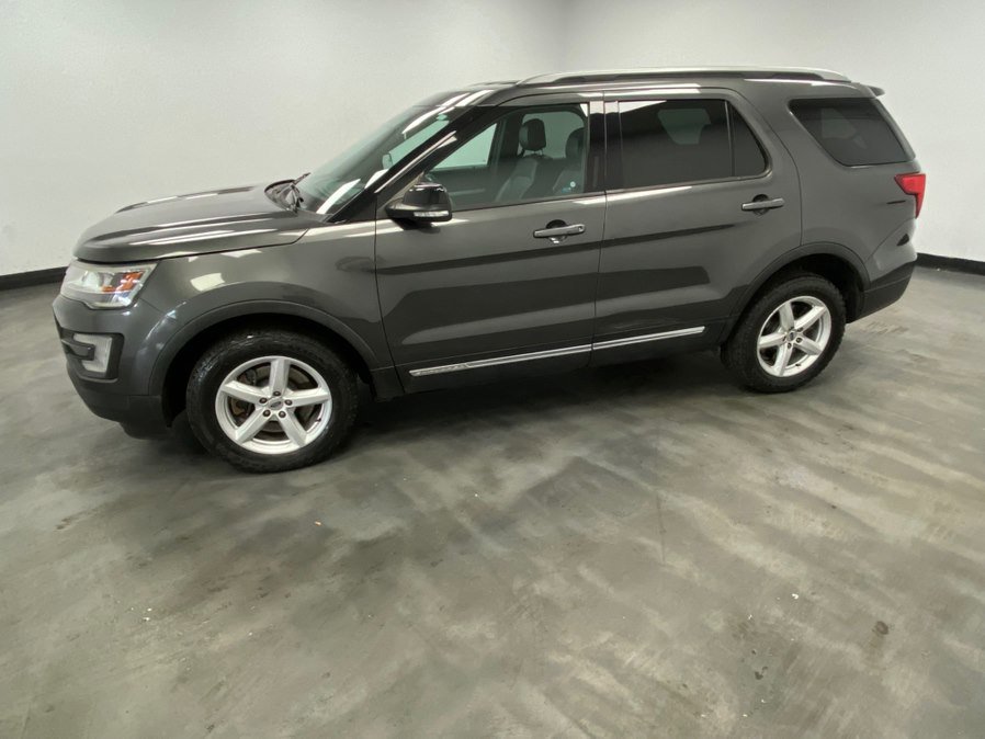 Used 2017 Ford Explorer XLT w/ Equipment Group 202A AWD/4WD image 3