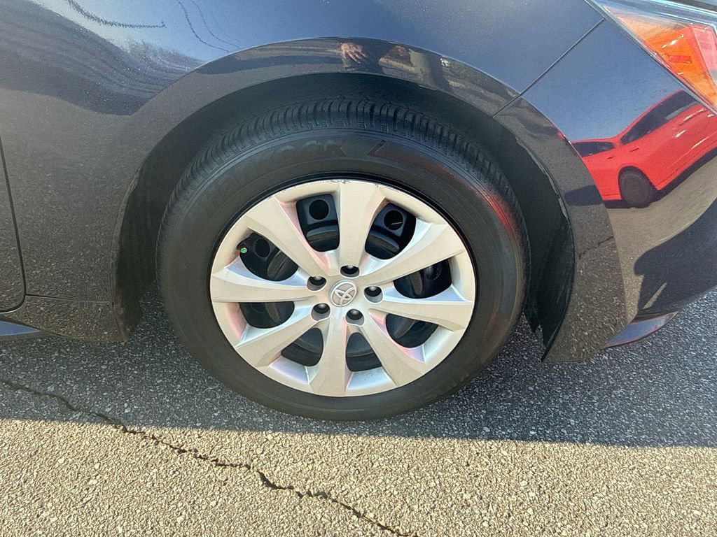 Used 2024 Toyota Corolla LE image 30