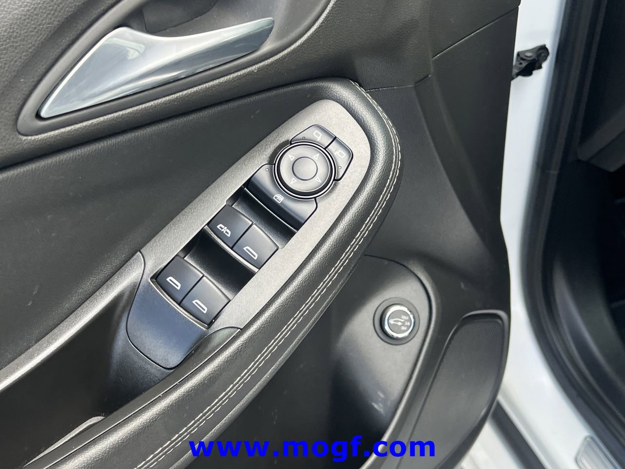 Used 2021 Buick Encore GX Select w/ Advanced Technology Package FWD image 16