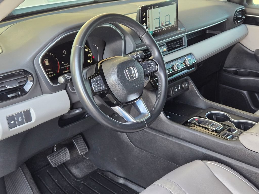 Used 2024 Honda Pilot Touring image 10
