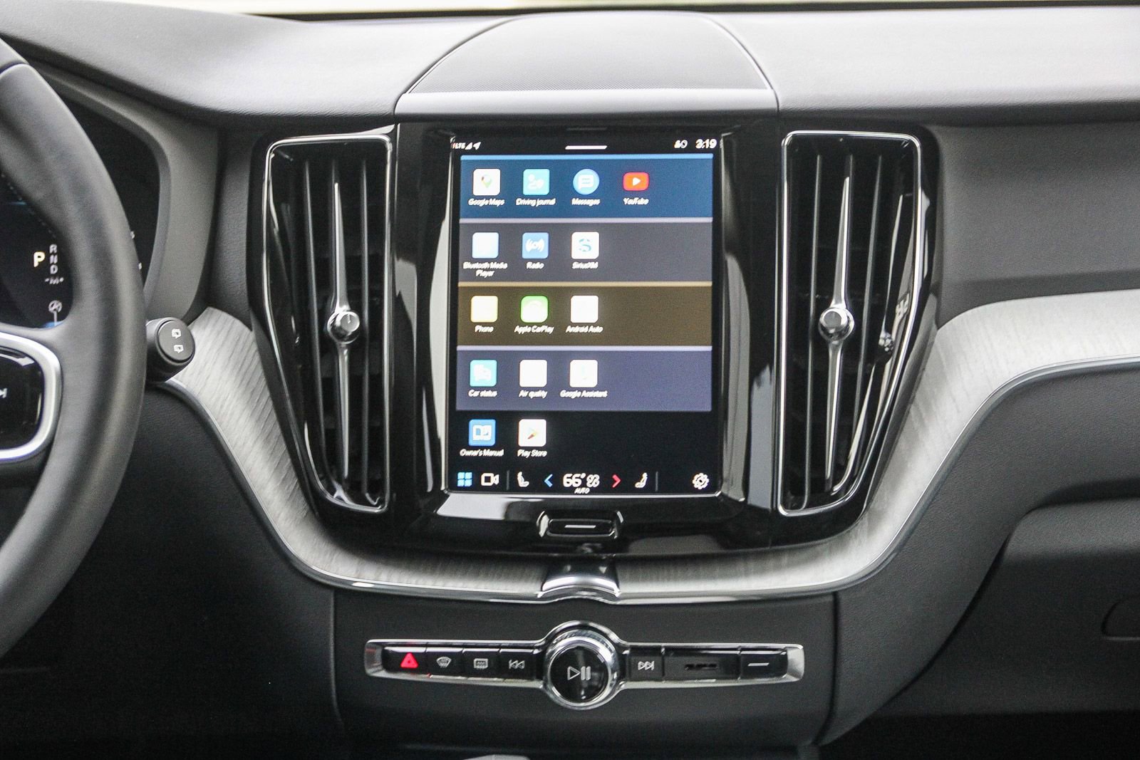 Used 2025 Volvo XC60 B5 Plus image 14