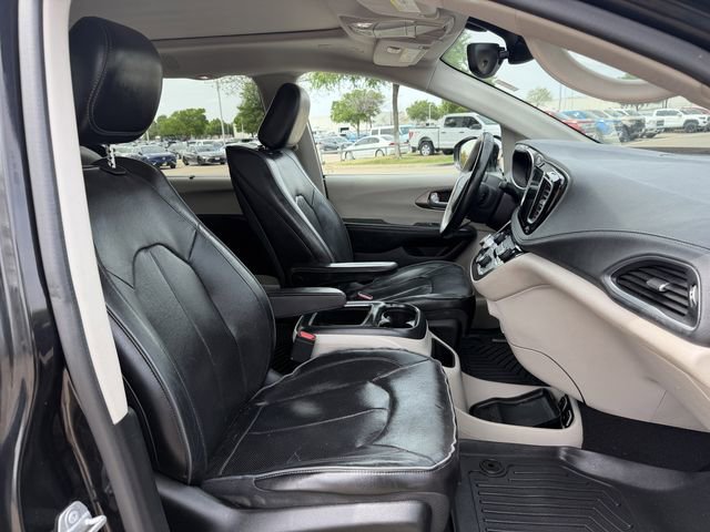 Used 2018 Chrysler Pacifica Limited w/ Tire & Wheel Group image 29