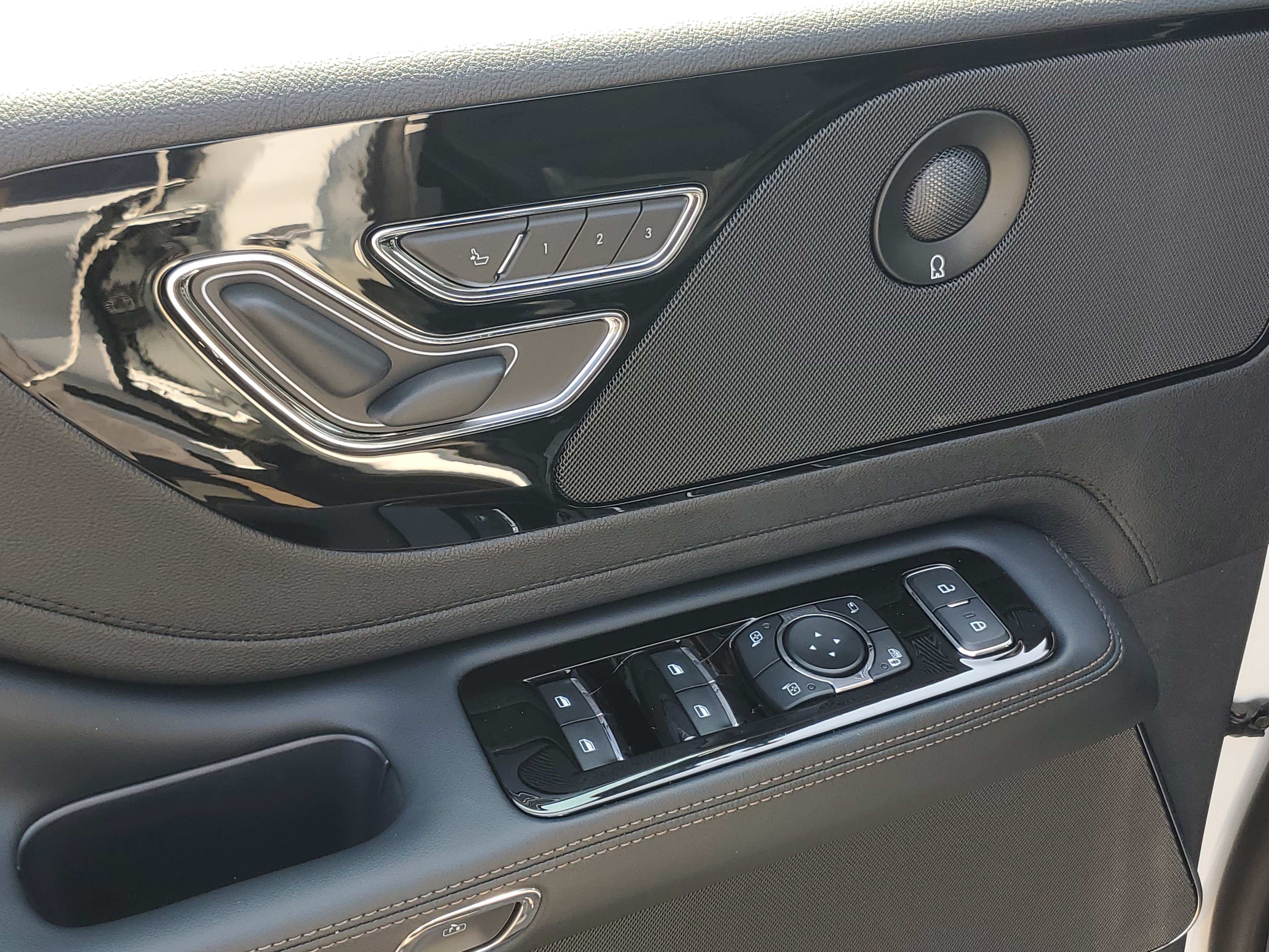 New 2026 Lincoln Aviator Reserve w/ Jet Appearance Package AWD/4WD image 9