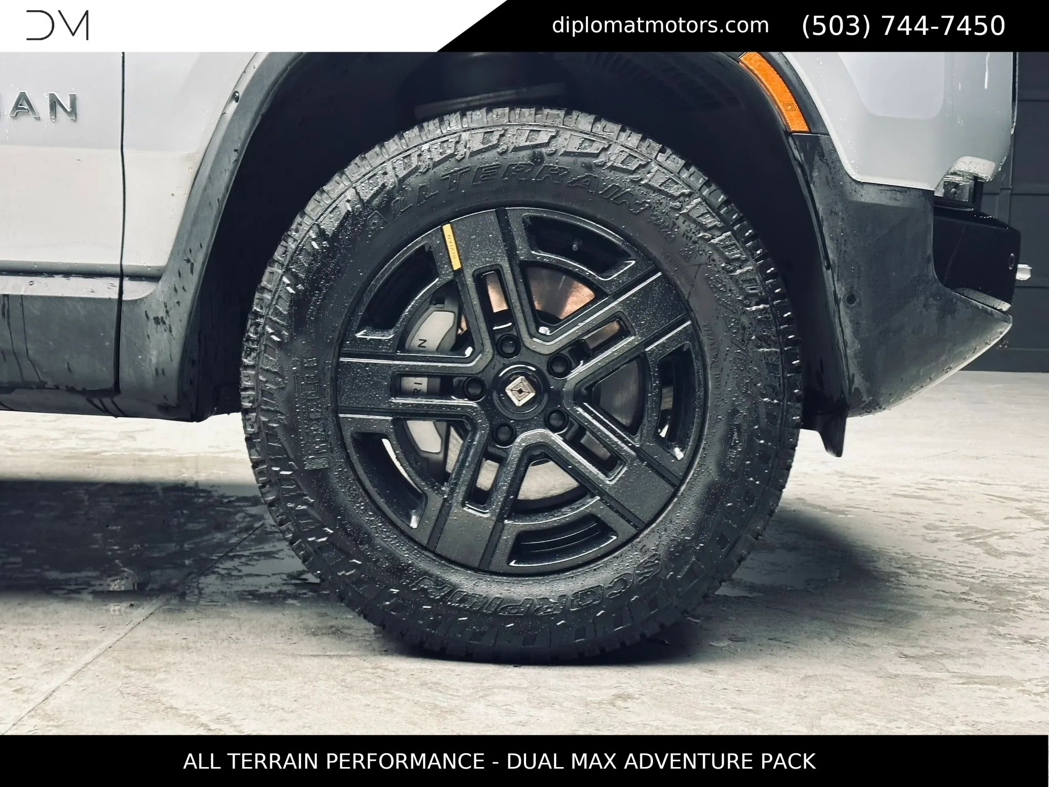 Used 2024 Rivian R1S Adventure image 44