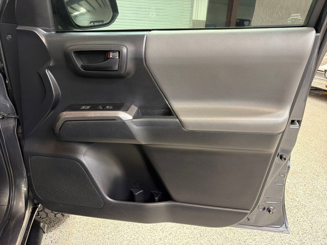 Used 2022 Toyota Tacoma SR5 w/ Technology Package image 59