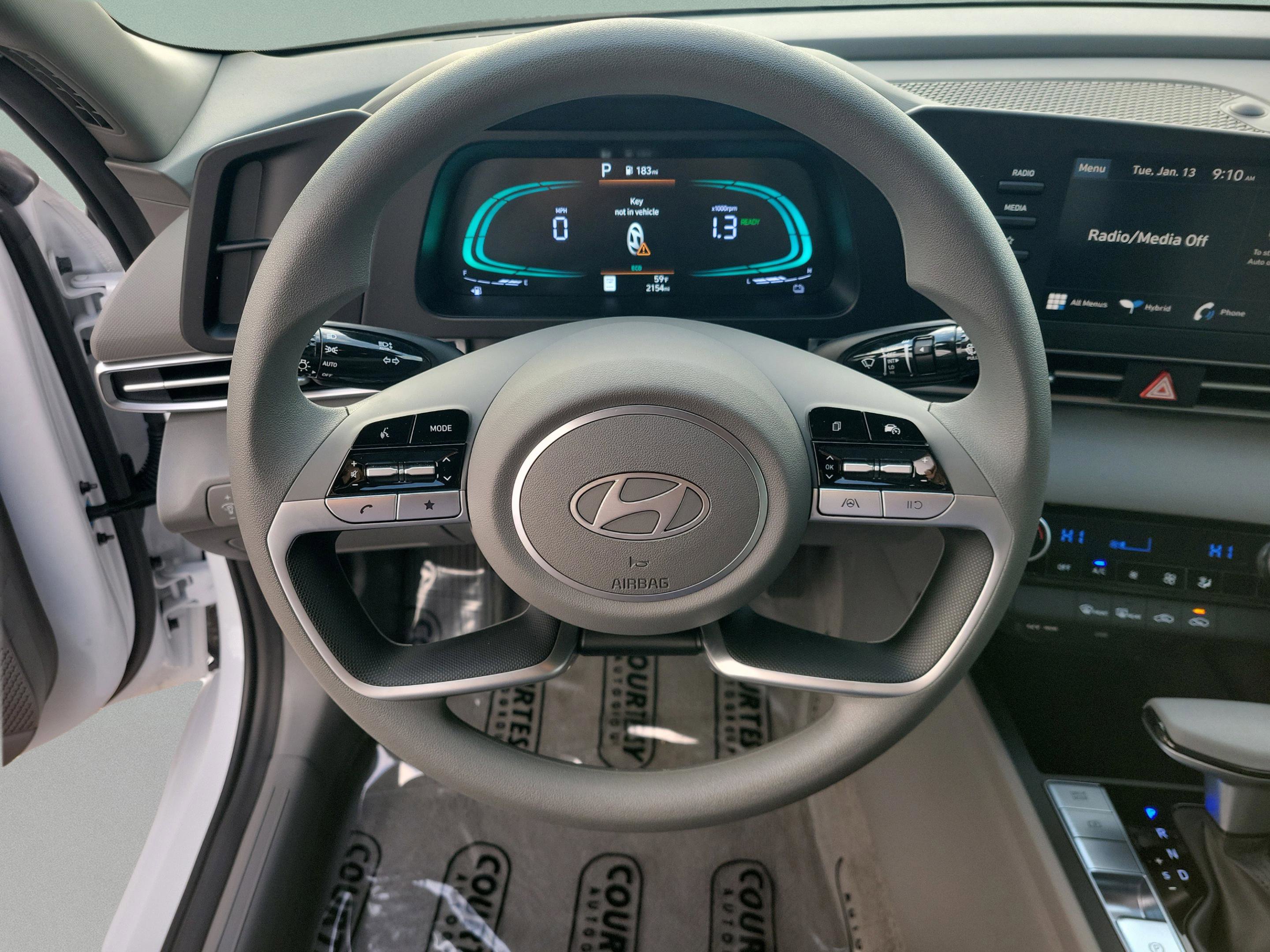 Used 2025 Hyundai Elantra Hybrid FWD image 16