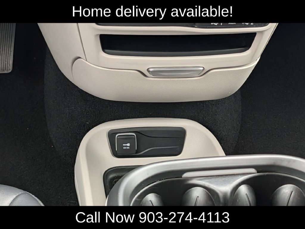Used 2024 Chrysler Pacifica Touring-L FWD image 18
