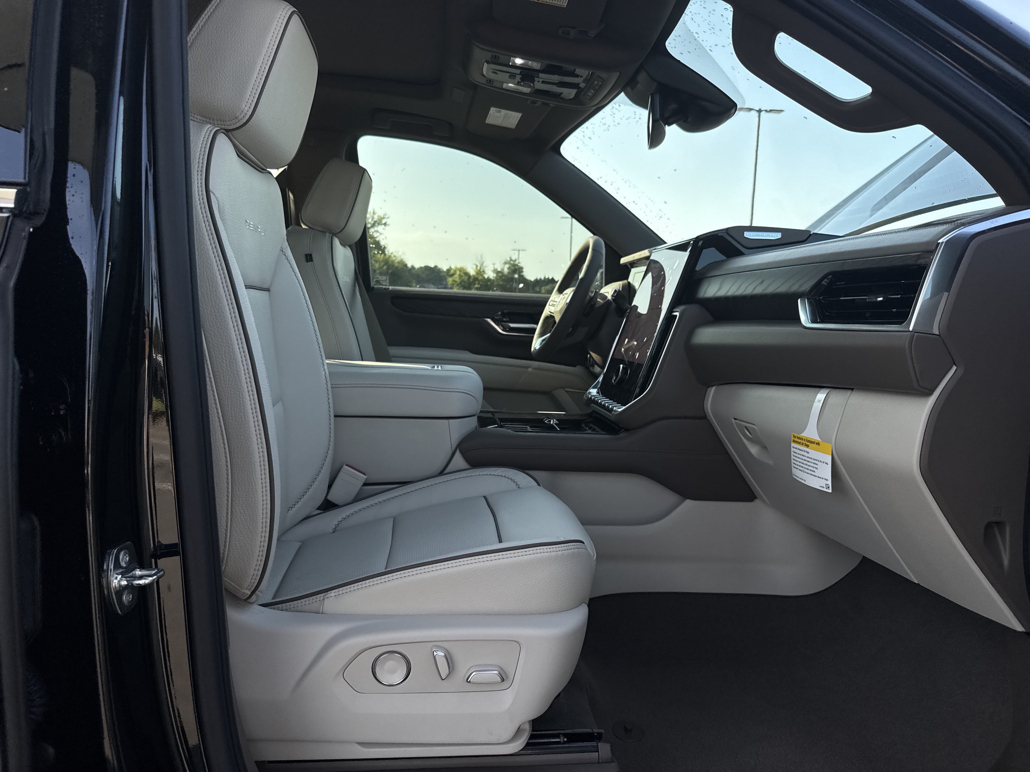 New 2026 GMC Yukon XL Denali w/ Sun & Power Step Package AWD/4WD image 32