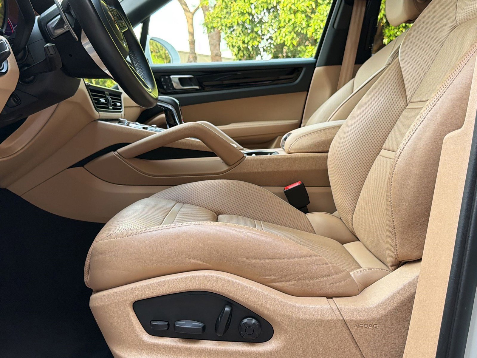Used 2023 Porsche Cayenne S image 5