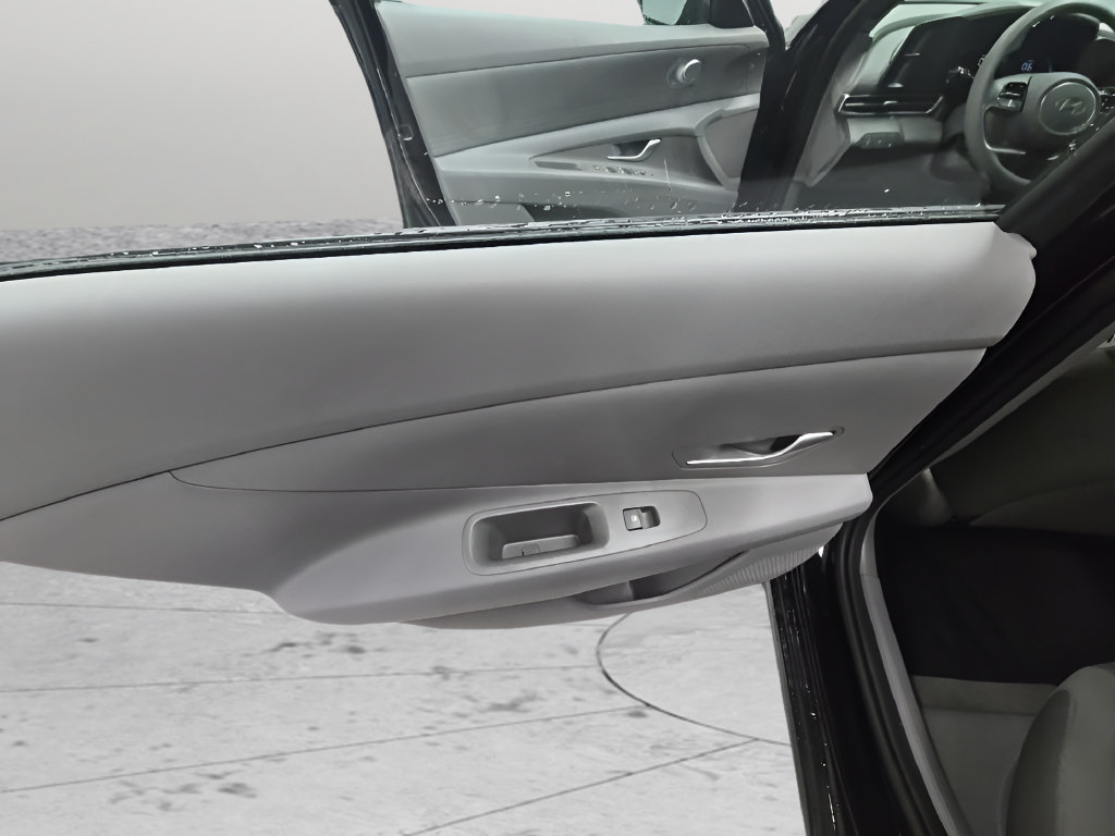 Certified 2026 Hyundai Elantra SE FWD image 16