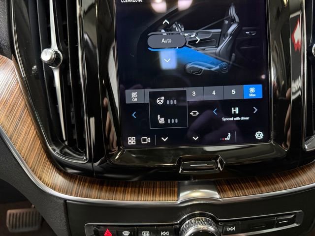 Used 2023 Volvo XC60 B5 Plus w/ Climate Package image 17