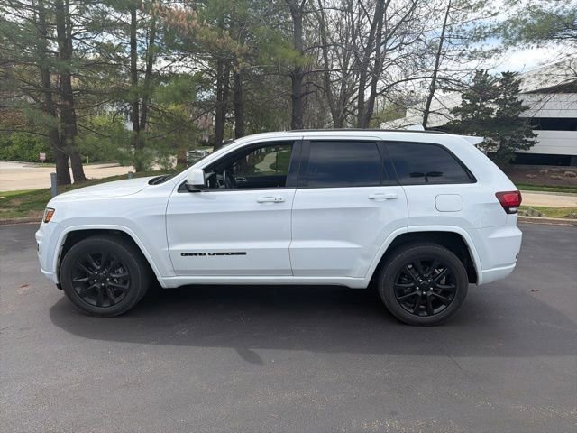 Used 2018 Jeep Grand Cherokee Altitude AWD/4WD image 3