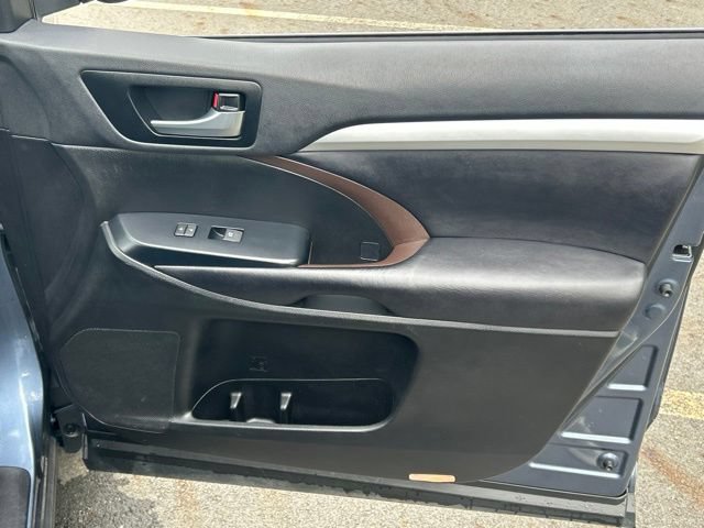 Used 2019 Toyota Highlander XLE AWD/4WD image 21