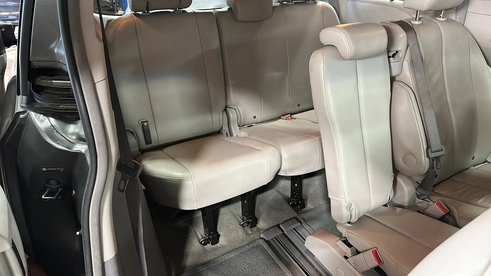 Used 2014 Toyota Sienna XLE FWD image 19