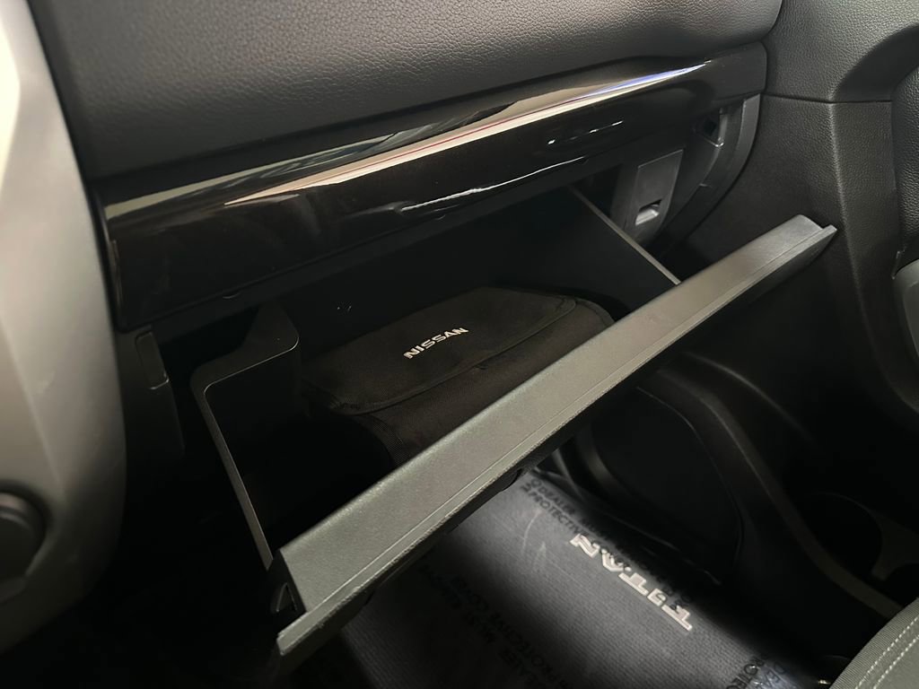 Used 2017 Nissan Titan SV image 26