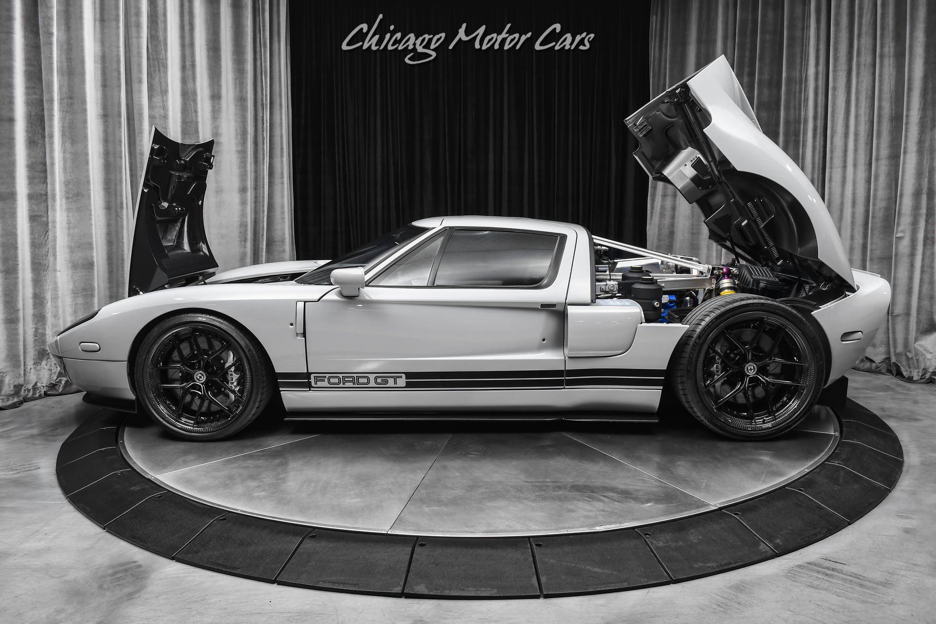 Used 2005 Ford GT RWD image 33
