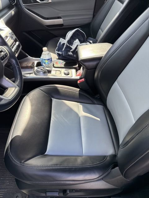 Used 2022 Ford Explorer XLT w/ Equipment Group 202A image 6