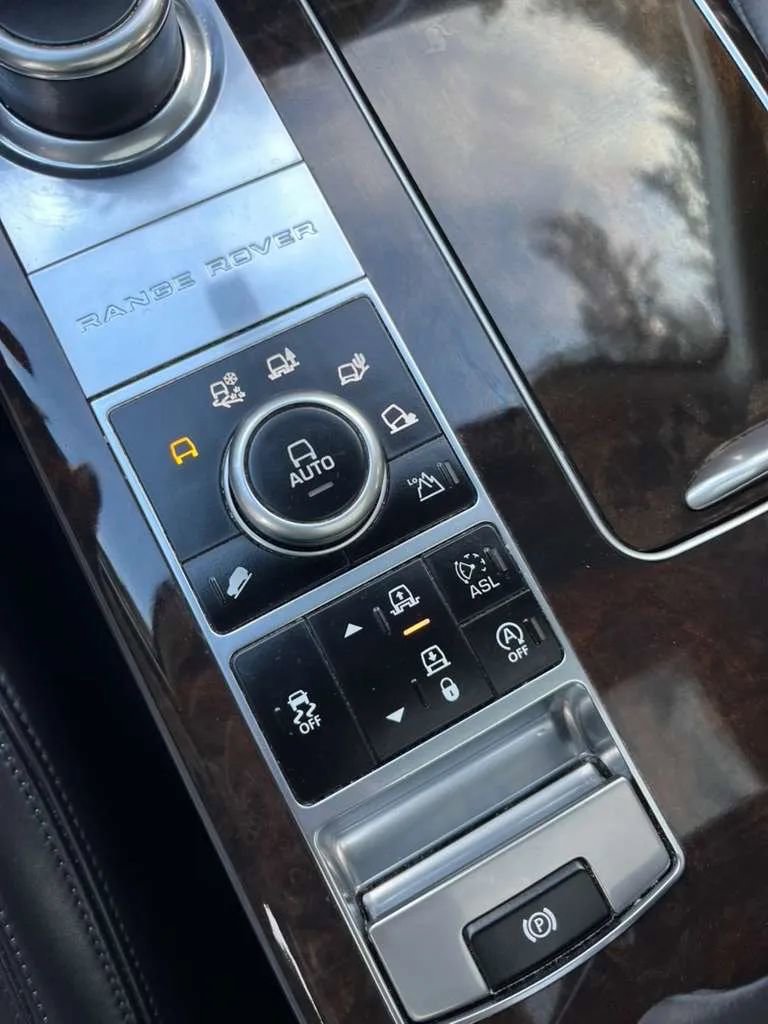 Used 2015 Land Rover Range Rover Long Wheelbase Supercharged image 10