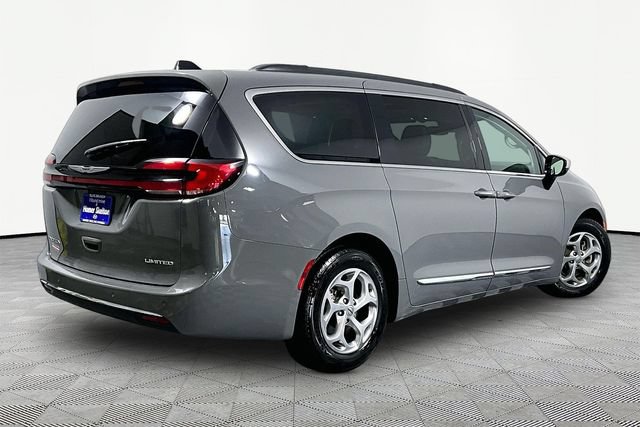 Used 2023 Chrysler Pacifica Limited FWD image 12