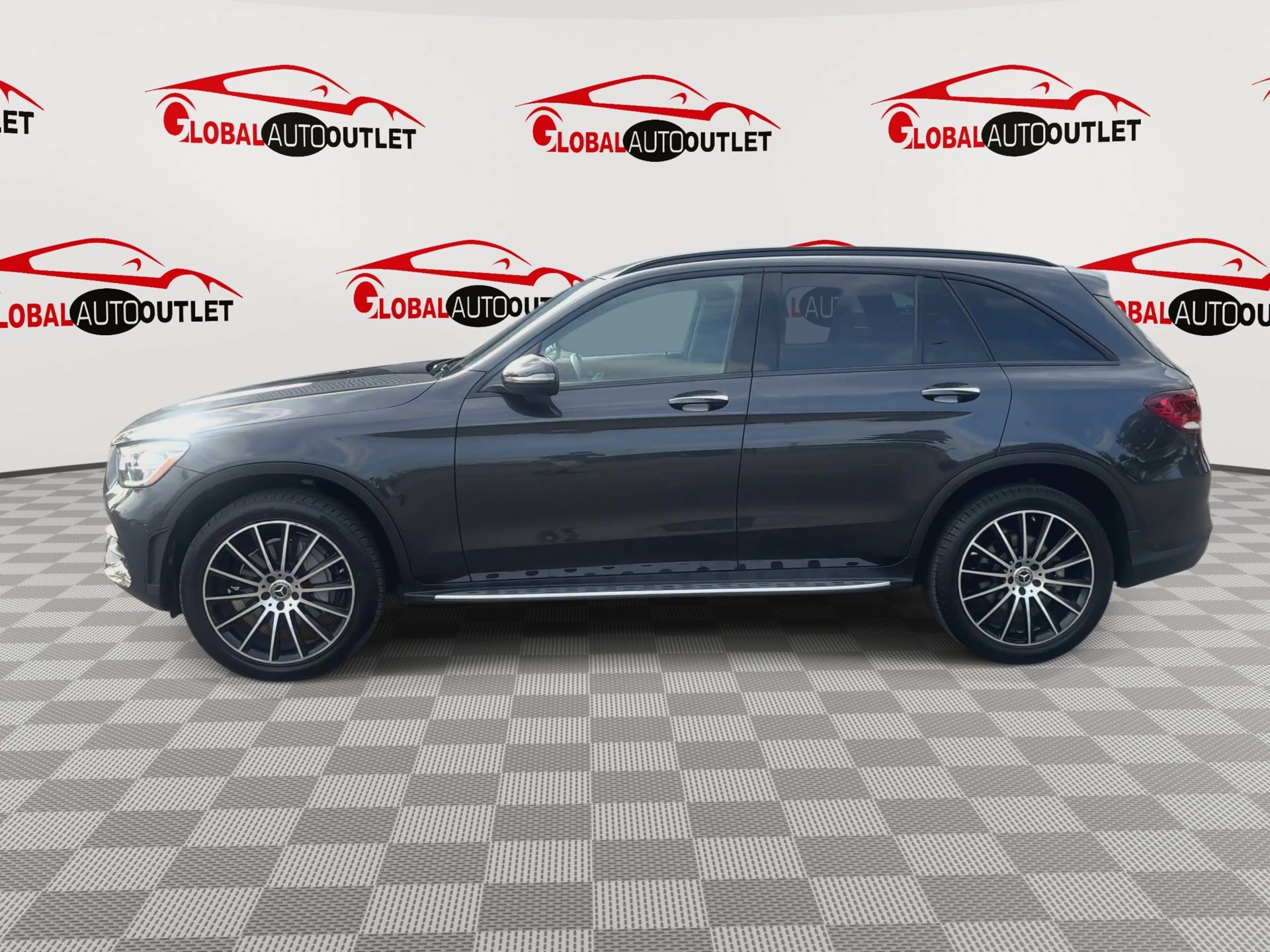 Used 2021 Mercedes-Benz GLC 300 w/ AMG Line image 5