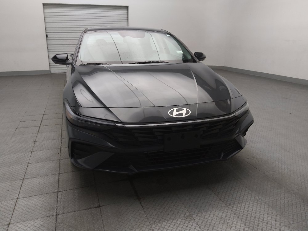 Used 2025 Hyundai Elantra SE w/ Cargo Package FWD image 14